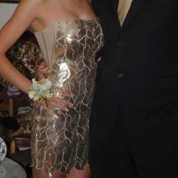 Gold dress - Picture 4 of 5